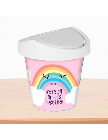 Mini papelera rosa redonda con tapa giratoria de plástico con diseño de arcoíris. Oficina, escritorio, estudio. 17 x 16 cm